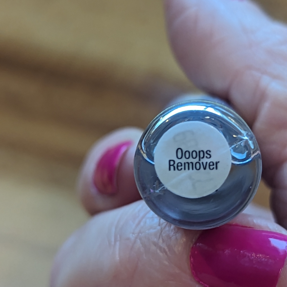 Lipsense oops! Remover